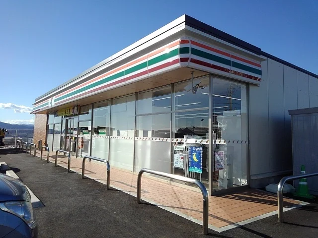 セブンイレブン新富士インター店まで800m