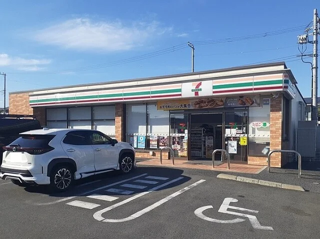 セブンイレブン高坂駅東口店まで540m