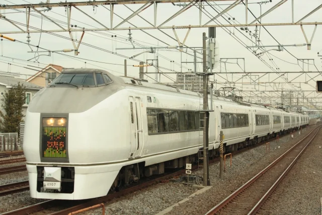 上野駅まで特急で乗り換えなし。東京都内へのアクセスも快適です。