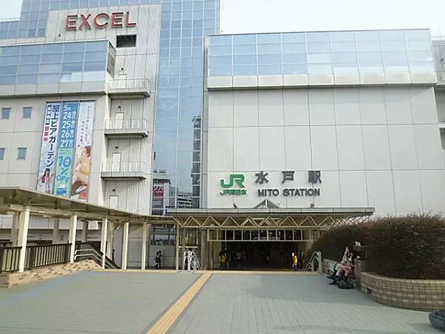 JR水戸駅まで徒歩12分。駅ビルには成城石井をはじめ、多彩なショップや飲食店が揃います。