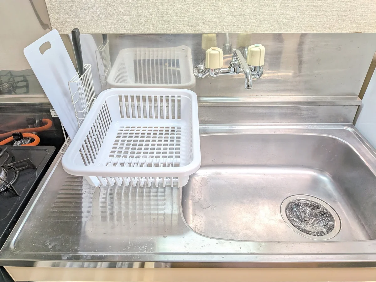 水切りラックや包丁・まな板スタンドを備え付け。調理から片付けまで快適に行えます。