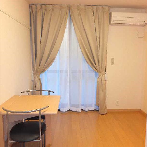 ハイベッドタイプのお部屋です。