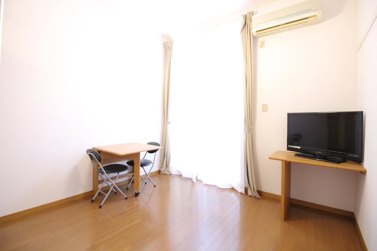 ロフト付きタイプなので、天井高く開放感のあるお部屋です。