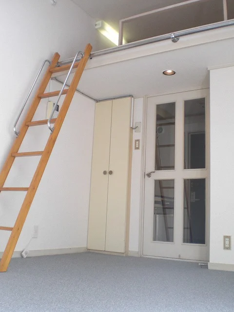 居室によって床材が違う可能性がございます。