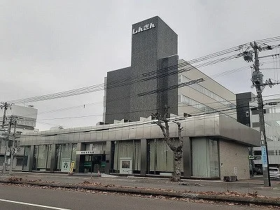 帯広信用金庫本店まで950m