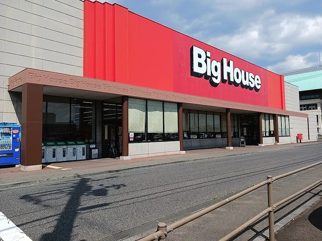 ビッグハウスアイスアリーナ前店まで800m