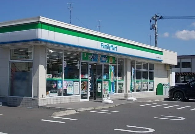 ファミリーマートまで100m