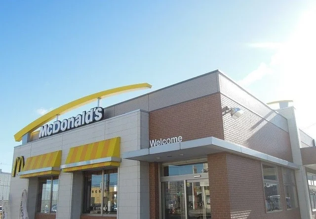 マクドナルド４５４　八戸西店まで800m