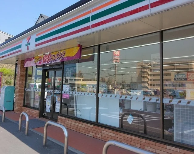 セブンイレブン泉本田町店まで400m