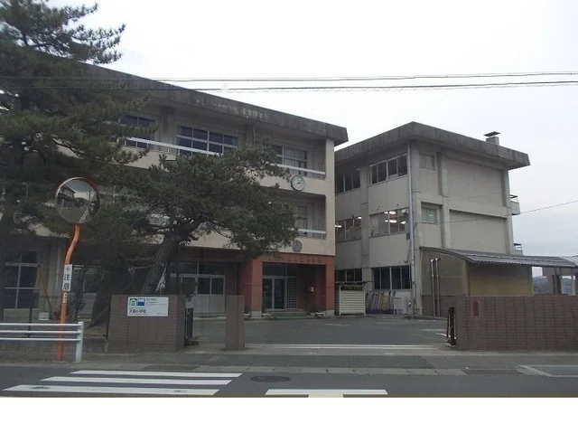 福島市立大森小学校まで1400m