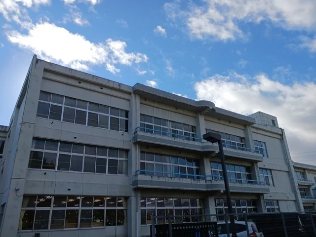 富谷市立あけの平小学校まで1100m