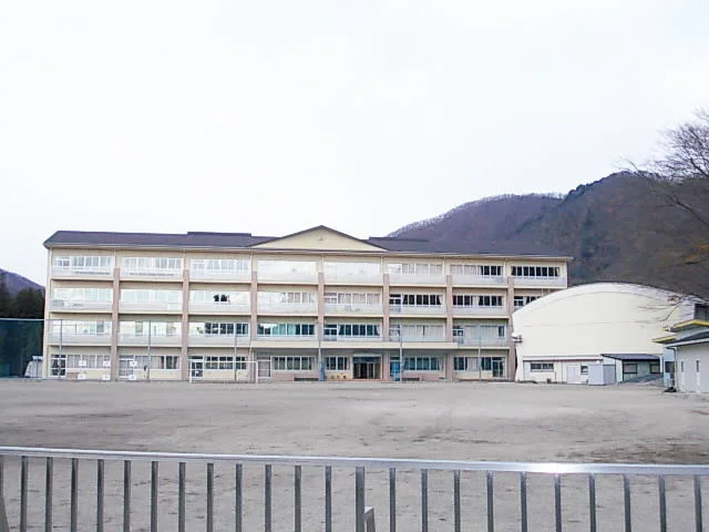 日光市藤原中学校まで150m