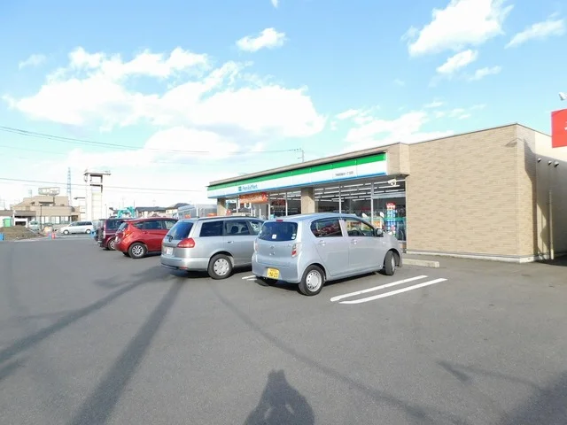 ファミリーマートまで300m