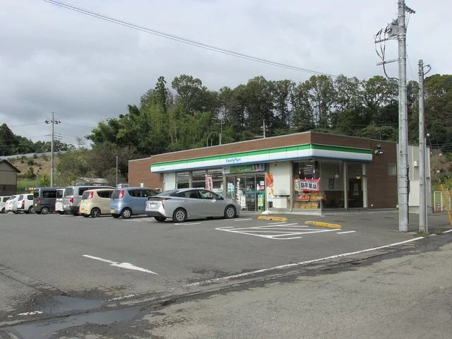 ファミリーマートこぶし台店まで150m