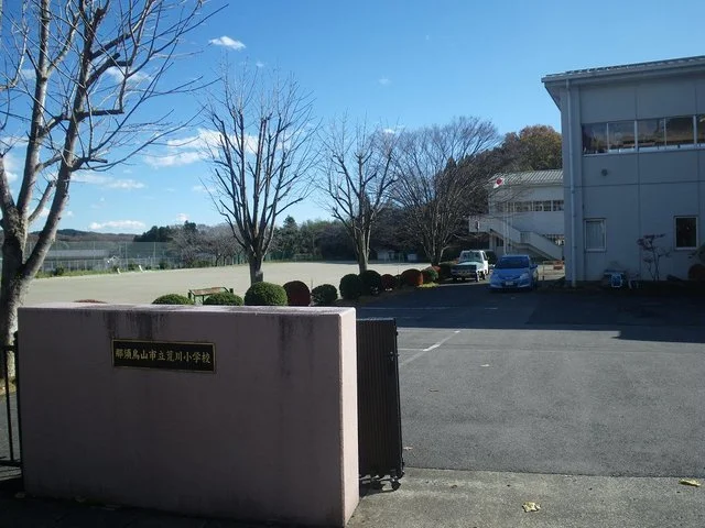 荒川小学校まで3500m