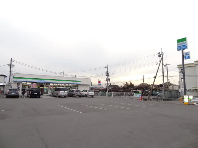 ファミリーマート 駒生二丁目店まで180m