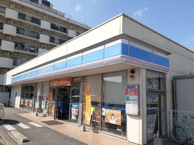 ローソン小山駅東通り二丁目店まで350m