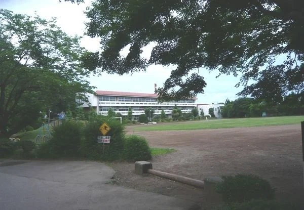 交進小学校まで1900m