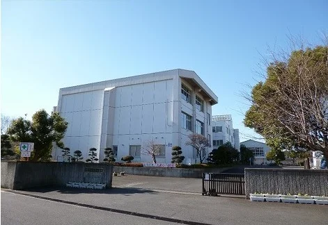 富里市立七栄小学校まで31m