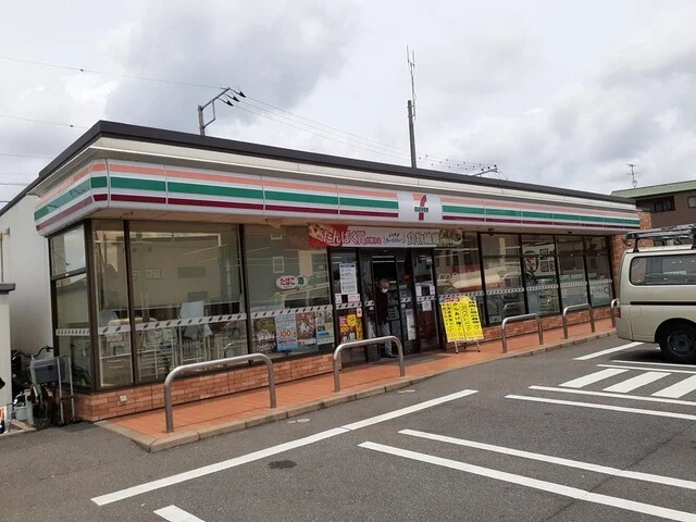 セブンイレブンまで300m