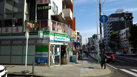 ファミリーマートまで34m
