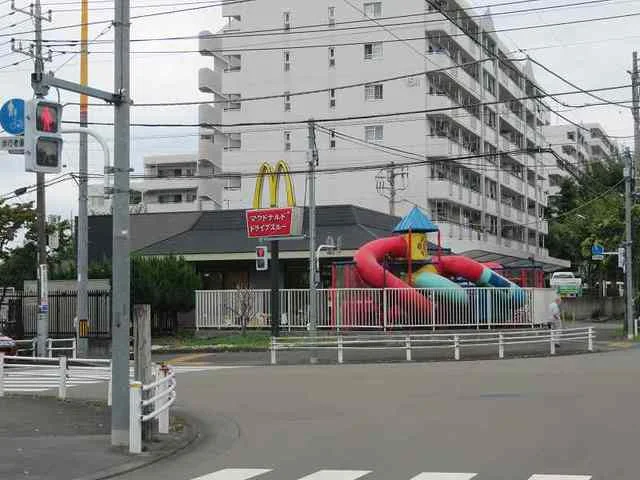 マクドナルドまで1700m