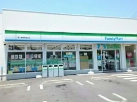 ファミリーマートまで1020m