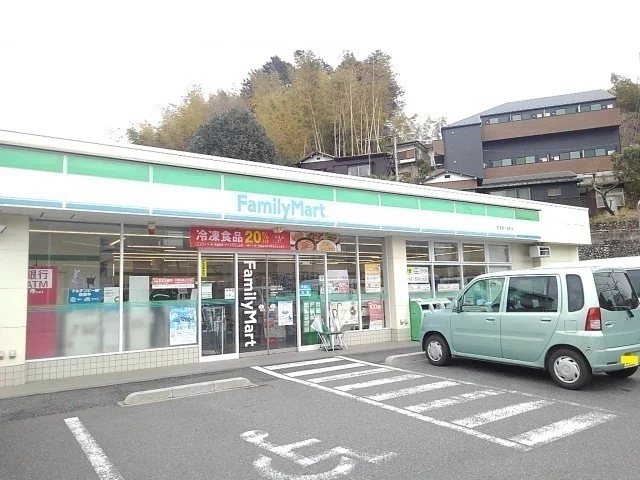 ファミリーマートまで380m