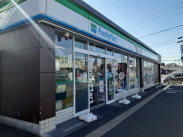 ファミリーマートまで1300m
