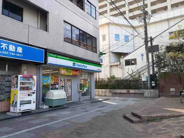 ファミリーマートまで287m