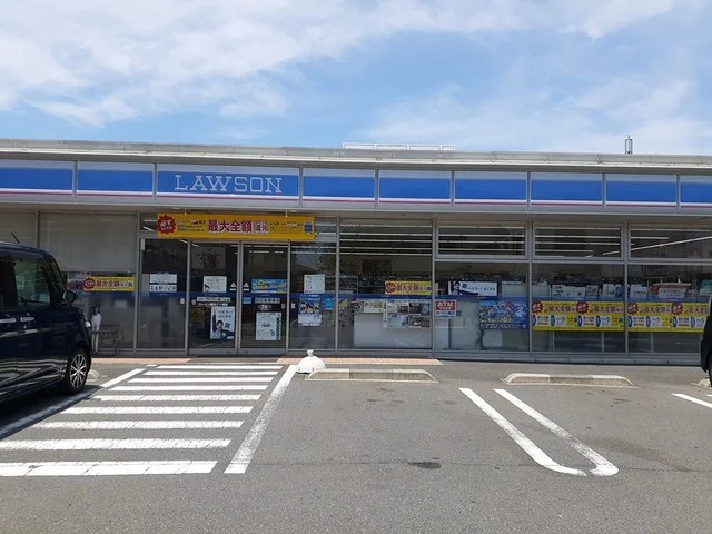 LAWSONまで107m