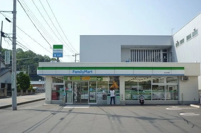 ファミリーマート韮山中條店まで290m