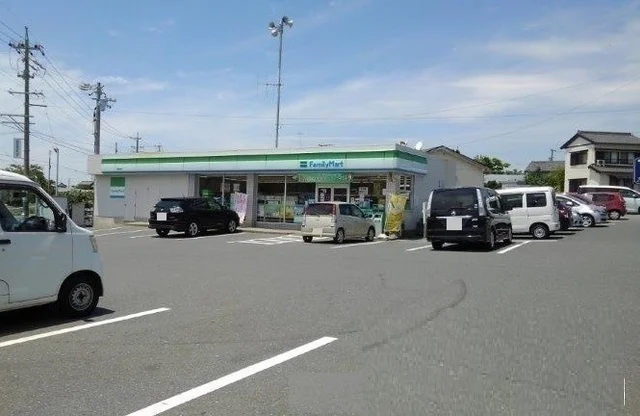 ファミリーマート田原浦店まで300m