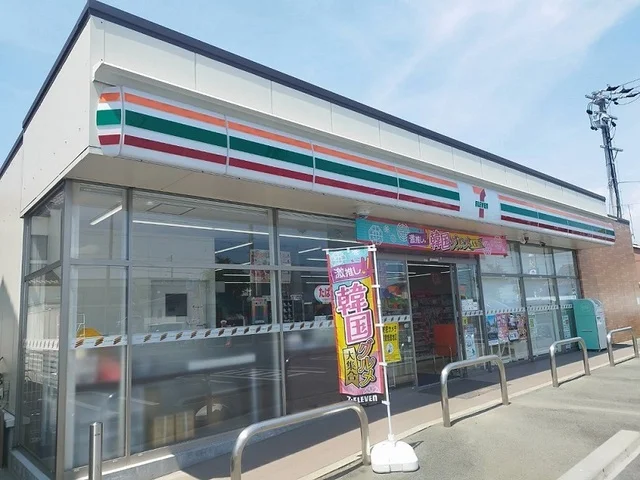 セブンイレブンまで520m