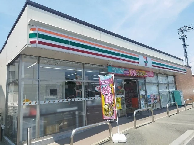 セブンイレブンまで520m