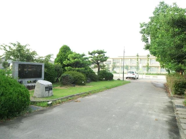 六名小学校まで110m