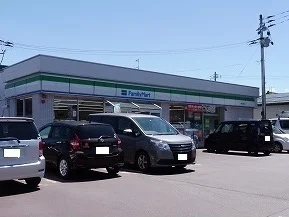 ファミリーマートまで450m