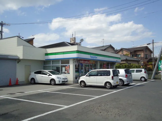 ファミリーマート岡崎橋目店まで550m