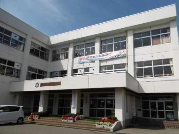 豊田小学校まで100m