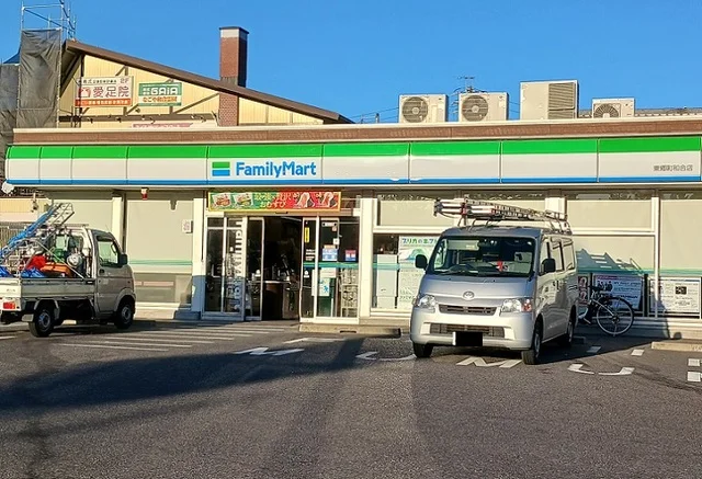 ファミリーマートまで230m