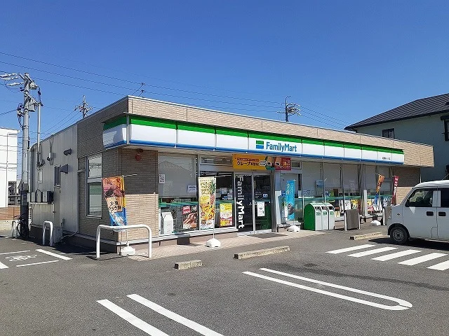 ファミリーマート武豊梨子ノ木店まで350m