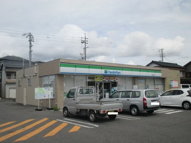 ファミリーマートまで450m