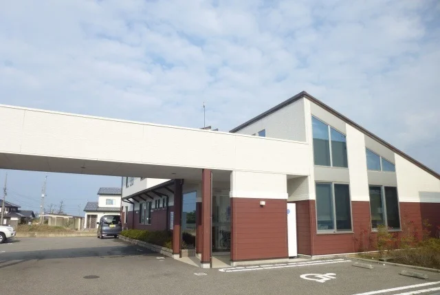 おきの内科医院まで700m