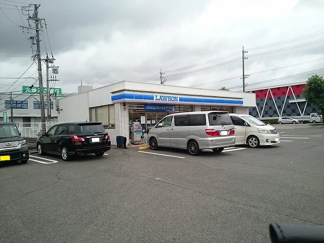 ローソン　富木島長田店まで300m