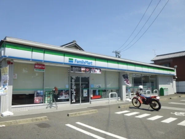 ファミリーマートまで100m