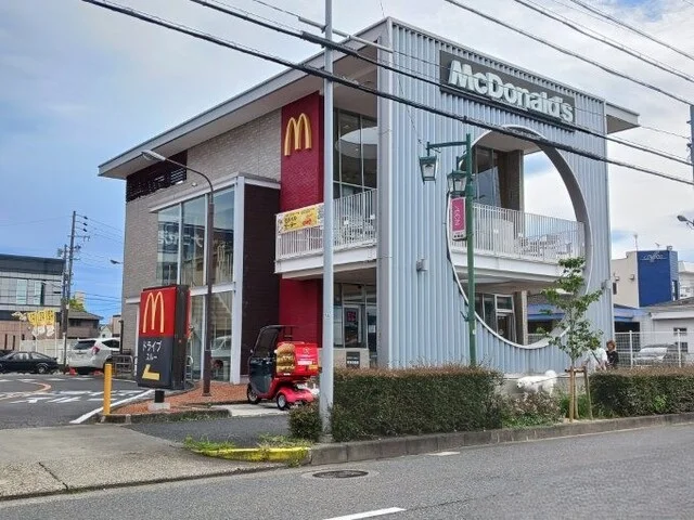 マクドナルドまで410m