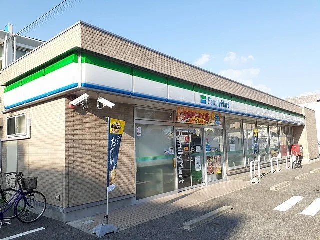 ファミリーマートまで630m