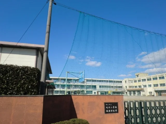城南小学校まで270m