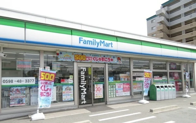 ファミリーマート伊勢中川駅前店まで700m