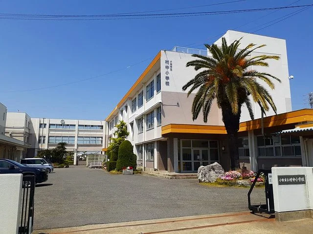 小牧市立　村中小学校まで1200m
